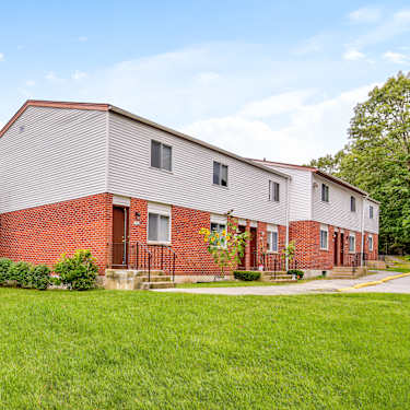 Hedgewood Apartments 100 Sandy Lane Norwich Ct Apartments For Rent Rent Com