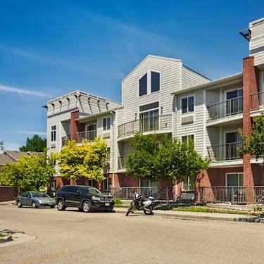Stadium Apartments Per Bed Lease 821 West Lake Street Fort