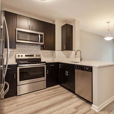 Amli At Seven Bridges 6466 Double Eagle Dr Woodridge Il Apartments For Rent Rent Com