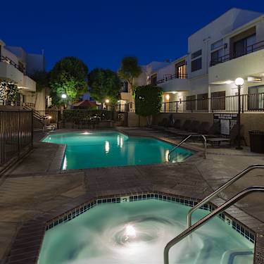 Nms Northridge Apartments Near Csun 9700 Zelzah Ave Northridge Ca Apartments For Rent Rent Com