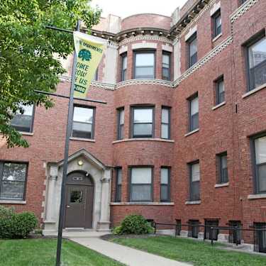 Park Apartments 220 E Garfield Blvd Chicago Il Apartments For Rent Rent Com