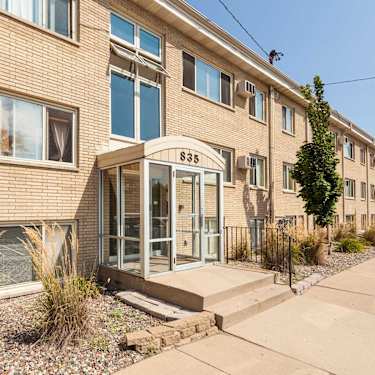 Como Villa Estates 835 Como Ave Saint Paul Mn Apartments For Rent Rent Com