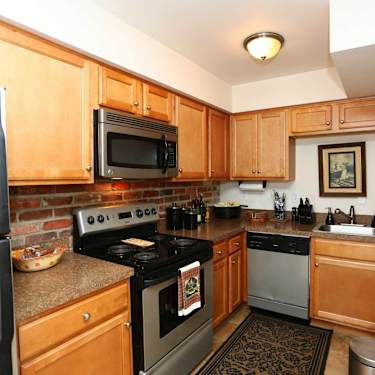 The Jamestown Apartments 200 Yeardley Dr Newport News Va Townhome For Rent Rent Com