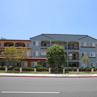 Huntington Breeze Senior Apartments 16171 Springdale St Huntington Beach Ca Apartments For Rent Rent Com