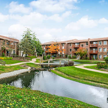 Arrowhead Apartments 1950 Cambridge Court Palatine Il