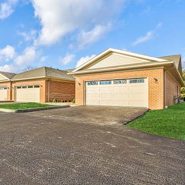 Pointe West Apartments 2197 Eastwood Avenue Akron Oh Apartments For Rent Rent Com