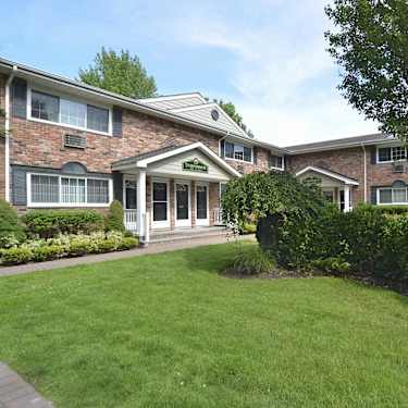 Fairfield Sunrise Gardens 721 Greenbriar Dr Bohemia Ny Apartments For Rent Rent Com