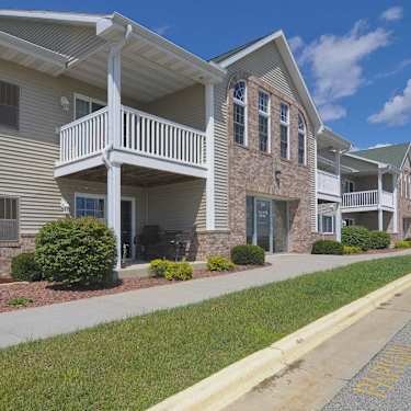 Waters Edge Apartments 281 321 Parkside Whitewater Wi Apartments For Rent Rent Com