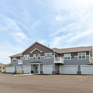 Southwind Prairie Apartment Homes 775 Southwind Dr Lake Geneva Wi Apartments For Rent Rent Com