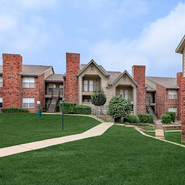 Parc Plaza 333 E Denton Drive Euless Tx Apartments For Rent