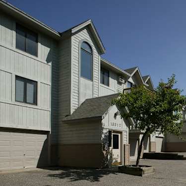 Shalimar Estates 13340 Parkwood Dr Burnsville Mn Apartments For Rent Rent Com
