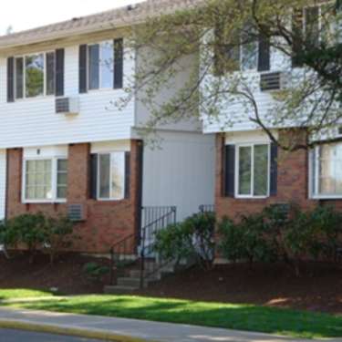 Eaton Village Apartments 2550 Se 157th Avenue Portland Or