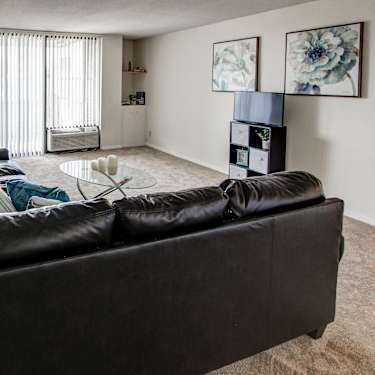 Jefferson Tower Apartments 50 Presidential Plz Syracuse Ny Apartments For Rent Rent Com