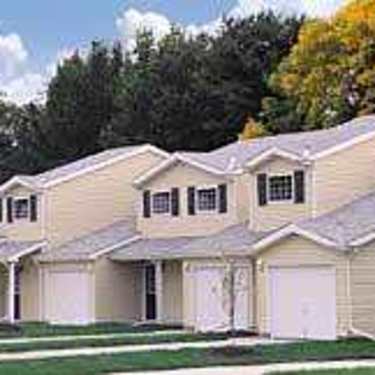 Caravelle Apartments And Townhomes 7610 Ohio Plaza Omaha Ne Apartments For Rent Rent Com