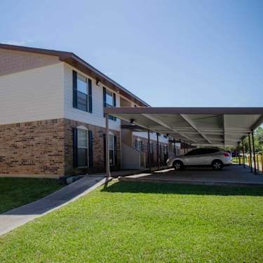 Mona Lisa Apartments And Townhomes 240 Clarence Avenue