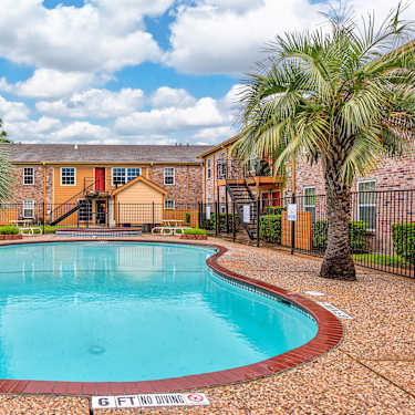 Estates At Spring Branch 9001 Kempwood Dr Houston Tx Apartments For Rent Rent Com