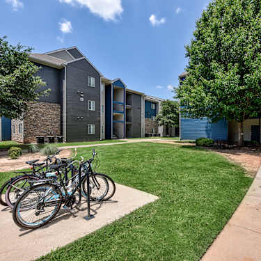 The Outpost 2415 South University Parks Drive Waco Tx Apartments For Rent Rent Com