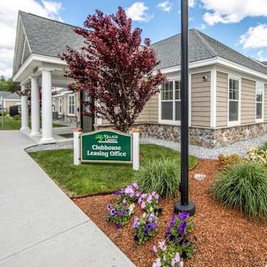 Village Green Littleton 19 Boxwood Dr Littleton Ma Apartments For Rent Rent Com