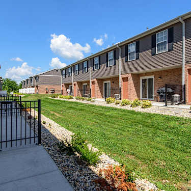 The Bluffs At Cherry Hills Townhomes 6510 N 107th Plz Omaha Ne Townhome For Rent Rent Com