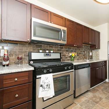 Quail Hollow Apartment Homes 7930 Silver Leaf Ct Glen Burnie Md Apartments For Rent Rent Com