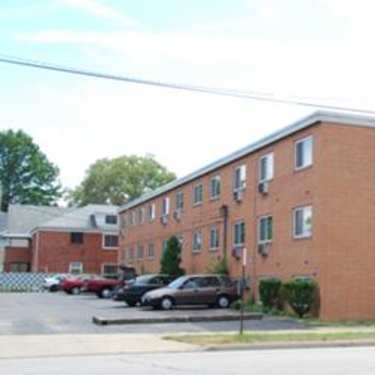 Winterhaven Inn 15207 Madison Ave Lakewood Oh Apartments For Rent Rent Com