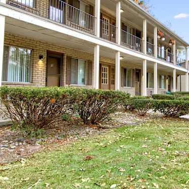 Glen Arms Apartments 34630 Glenwood Rd Westland Mi Apartments For Rent Rent Com