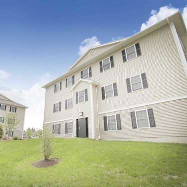 Redstone Apartments And Single Family Homes 10 Sentinel Ct Manchester Nh Apartments For Rent Rent Com