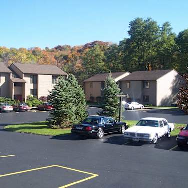 Crystal Tree Apartments Of Fayetteville 5490 Duguid Rd Fayetteville Ny Apartments For Rent Rent Com