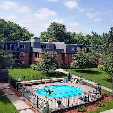Lakes Run Apartment Community 321 Old Hwy 8 Sw New Brighton Mn Apartments For Rent Rent Com
