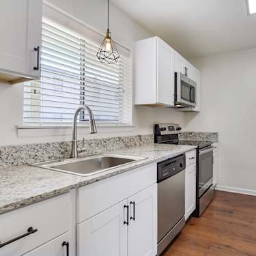 Parc At Mid City 1100 S Foster Dr Baton Rouge La Apartments For Rent Rent Com