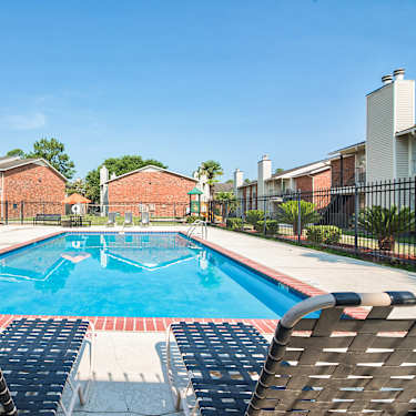 Sherwood Acres Apartment Homes 12757 Coursey Boulevard Baton