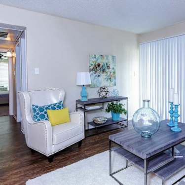 Brandon Oaks 800 Vista Valet San Antonio Tx Apartments For Rent Rent Com
