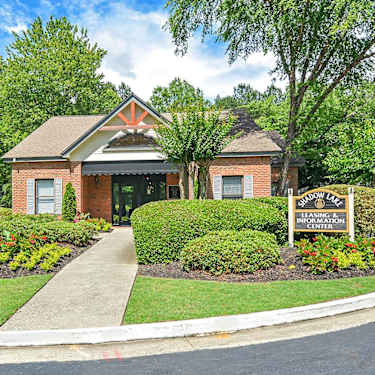 Shadow Lake 3515 Pleasantdale Rd Doraville Ga Apartments For