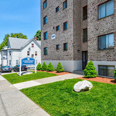 Parkwood Drive Apartments 16 James St Malden Ma Apartments For Rent Rent Com