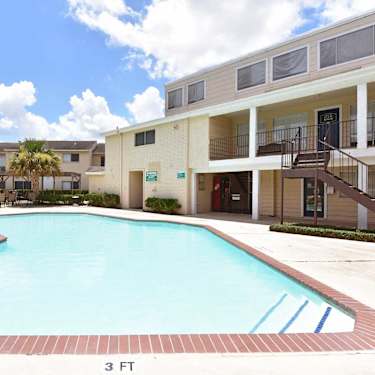 Lakeshore 16200 Space Center Boulevard Houston Tx Apartments