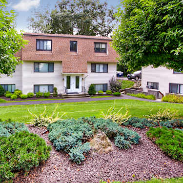 Ramblewood Apartments 44 Osborn Rd Naugatuck Ct Apartments For Rent Rent Com