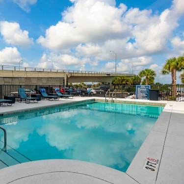 The Overlook At Daytona Apartment Homes 101 Seabreeze Boulevard Daytona Beach Fl Apartments For Rent Rent Com