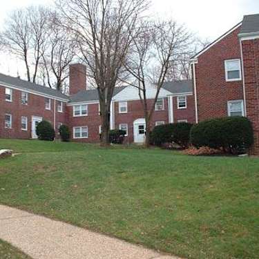 Knollwood Gardens 901 Knollwood Dr Middletown Nj Apartments