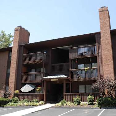 Chesterfield Village 15851 Timbervalley Rd Chesterfield Mo Apartments For Rent Rent Com