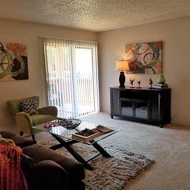 Iron Horse Valley 2439 Ne Loop 410 San Antonio Tx Apartments For Rent Rent Com