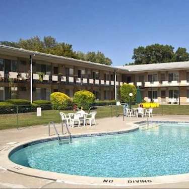 Rochester House Apartments 2540 Rochester Road Royal Oak Mi