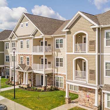 The Landings At Meadowood 111 Pebblewood Lane Baldwinsville Ny Apartments For Rent Rent Com