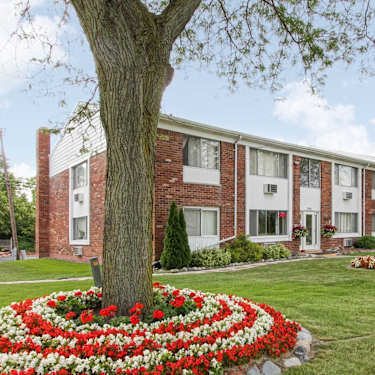 Woodhaven Square 26681 Reeck Road Woodhaven Mi Apartments For
