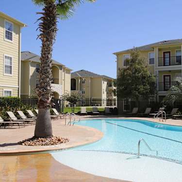 Walden Pond Apartments 1331 Harvey Mitchell Pkwy S College
