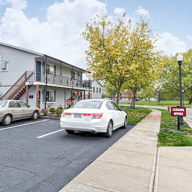 Colonial Village 601 Moses Drive Franklin Oh Apartments For Rent Rent Com
