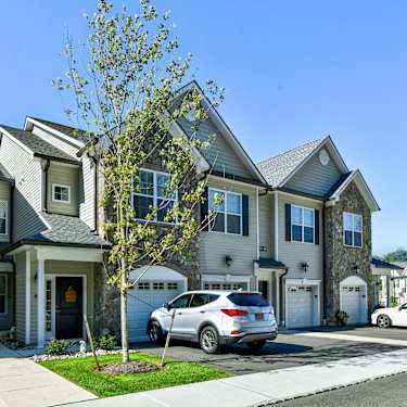 Hidden Village At Aberdeen 1341 1343 Highway 34 Aberdeen Nj Apartments For Rent Rent Com