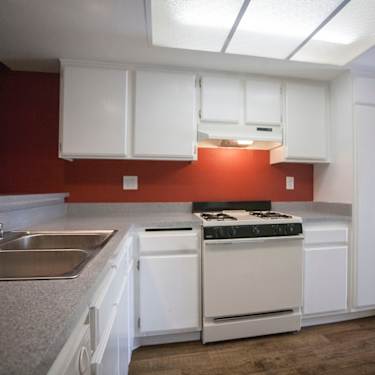 Lakeview Village 107 S Lewis St Lake Elsinore Ca Apartments