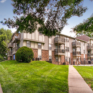 Clear View Apartments 8700 Buckingham Ln Kansas City Mo Apartments For Rent Rent Com
