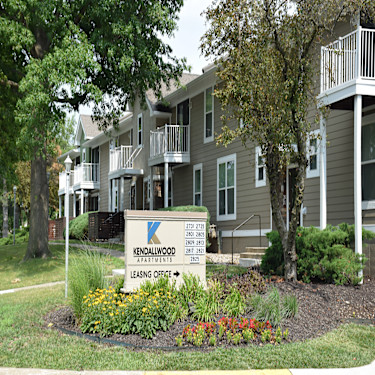 Kendallwood 2813 A Ne Kendallwood Pkwy Kansas City Mo Apartments For Rent Rent Com
