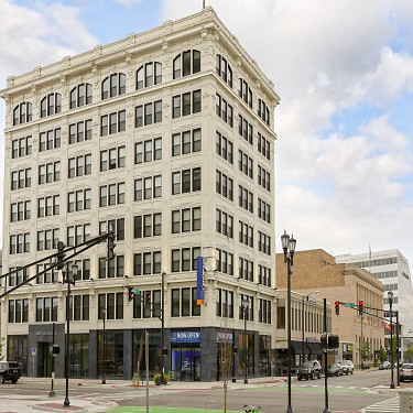 Studebaker Lofts 108 N Main St South Bend In Apartments For Rent Rent Com [ 375 x 375 Pixel ]